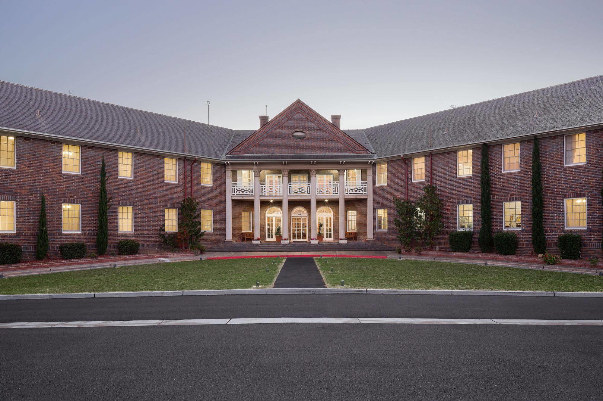 Brassey Hotel - Managed By Doma Hotels Canberra Exteriör bild